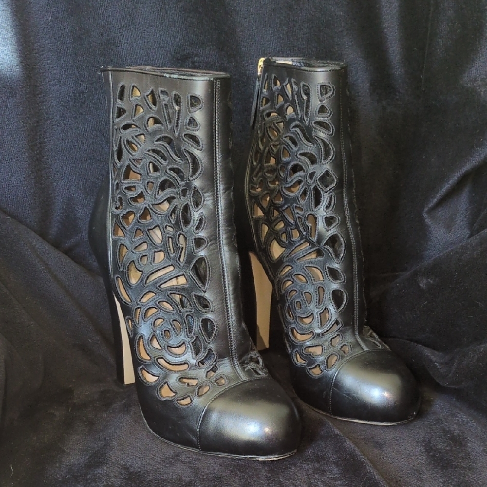 Valentino Garavani Leather Floral Laser Cut Block Heel Ankle Booties Sz 39 EU​